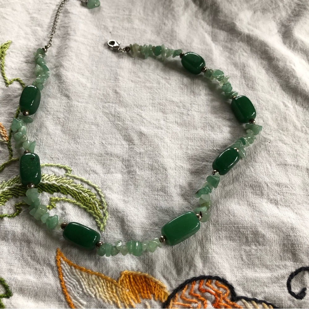 Vintage H.D.N.Y. Green Adventurine Necklace. Crystal Chips and Barrel Beads - Picture 3 of 12